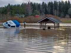 Viime marraskuussa Loimijoki tulvi Ypäjällä laajoille alueille. Lähipäivien tulvan ennustetaan jäävän marraskuun tulvaa pienemmäksi.