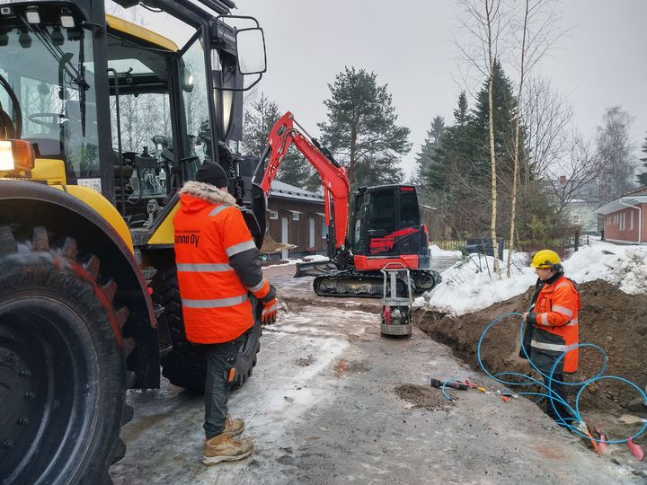 Kuvituskuva: valokuidunasennustyömaa Riihimäellä tammikuussa 2025.