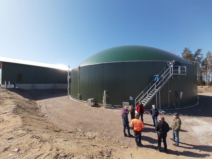 Vesilahti-Lempäälän Biopower Oy rakentaa EU:n maaseuturahoituksen tuella uuden biokaasulaitoksen. Kuvassa vehmaalaisen Biopir Oy:n biokaasulaitos, joka on kokoluokaltaan samankaltainen kuin Vesilahdelle rakentuva.