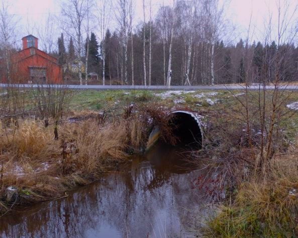 Syksyinen kuva Sariolan sillasta.