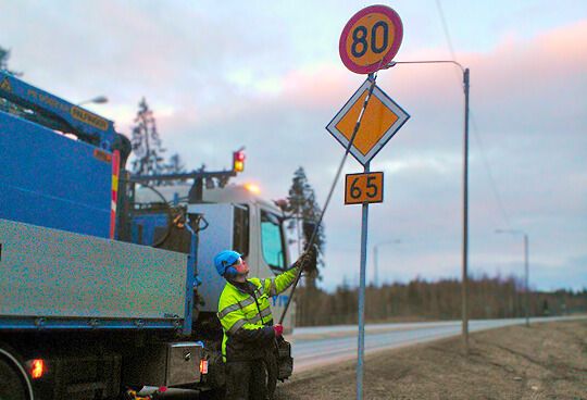 Talvi- ja pimeän ajan nopeusrajoitukset voimaan Pirkanmaalla 28.10.2024 alkaen.