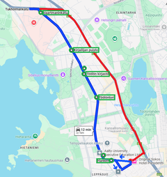 Kartta, jossa punainen viiva kuvaa poistuvaa reittiä, sininen viiva korvaavaa reittiä ja vihreät pisteet korvaavien pysäkkien sijainteja.