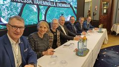 Yhdeksän valtion organisaation pääjohtajaa allekirjoittaa sopimusta kansallisen ilmakuvaamisen ja laserkeilauksen jatkosta