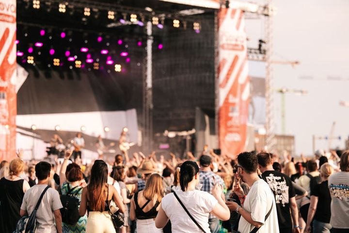 Huippusuosittu Radio Nova Festivaali järjestetään ensi kesänä upeissa maisemissa Tampereen Santalahden rantapuistossa 13.–14. kesäkuuta 2025.