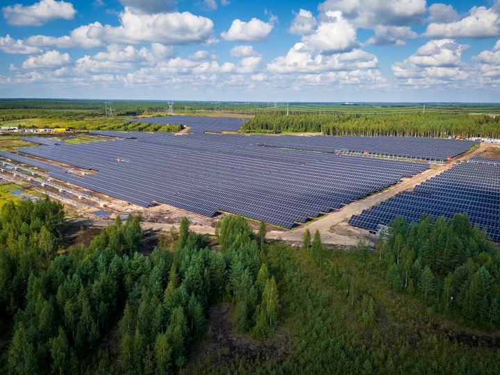 Skarta Energyn Isosuon aurinkopuisto Utajärvellä.