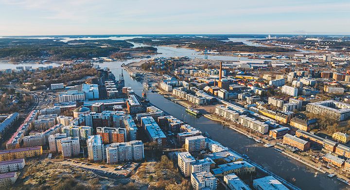 Statskontoret sammanställer information om statens kreditbetyg på sidan statsskuld.fi