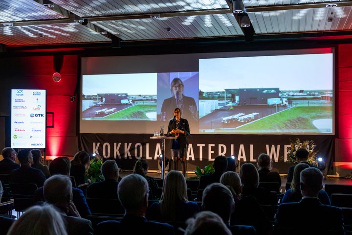 Bild från Kokkola Material Weeks öppningsseminarium 2023. Talare är Taia Kronborg, Chief Business Officer, Lhyfe