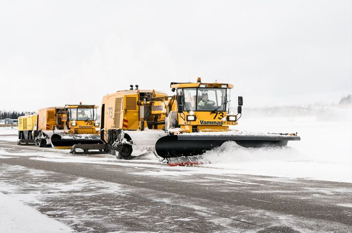 Winter maintenance at Helsinki Airport.