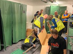 S1-mallin väestönsuojassa on suojautujaa kohden tilaa 0,75 neliömetriä. Suojautumisen aikaiset toiminnot tehtiin ahtaasti toisia väistellen.