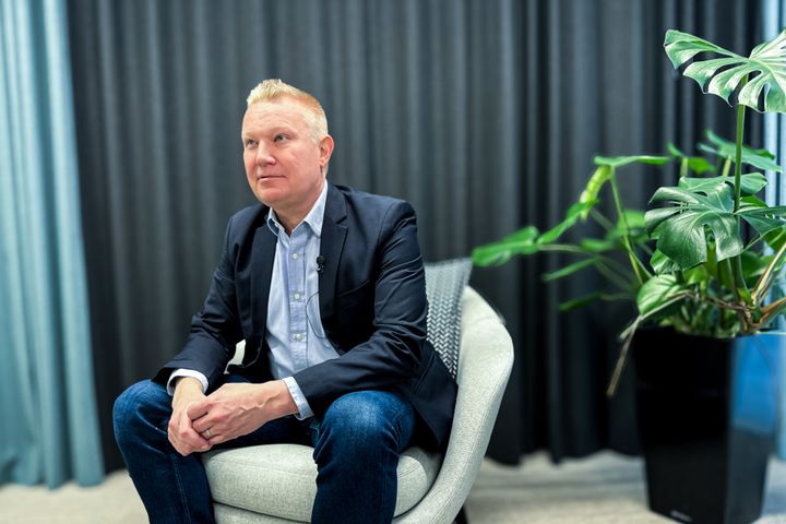 Basemarkin toimitusjohtaja Tero Sarkkinen ajattelee, että yhtiöllä on velvollisuus kantaa kortensa kekoon Euroopan unionin puolustuksen lujittamiseksi. "Springvestin rahoituskierroksella saadut varat mahdollistavat meille tehokkaan skaalautumisen puolustusteollisuuteen", hän sanoo.