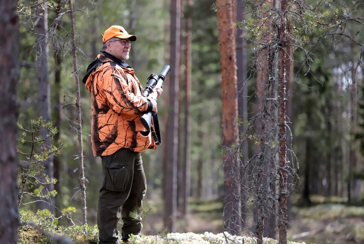 Passimies ase lantiolla/edessä.