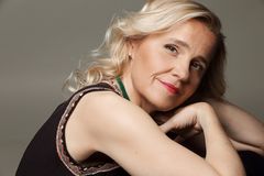 Sopraano Piia Komsi esittää juhlakonsertissa Kurtágin sävellyksen Three Old Inscriptions / Drei alte Inschriften / Kolme hautakirjoitusta op. 25. Kuva: Ville Paasimaa