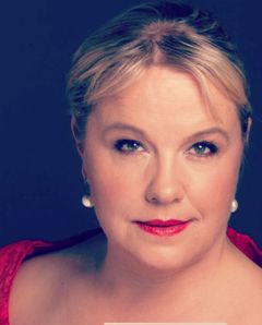 Sopraano Anu Komsi on esittänyt Kurtágin musiikkia ympäri maailman uransa alkuajoilta lähtien, ja edelleen aktiivisesti. Kuva: Ville Paasimaa