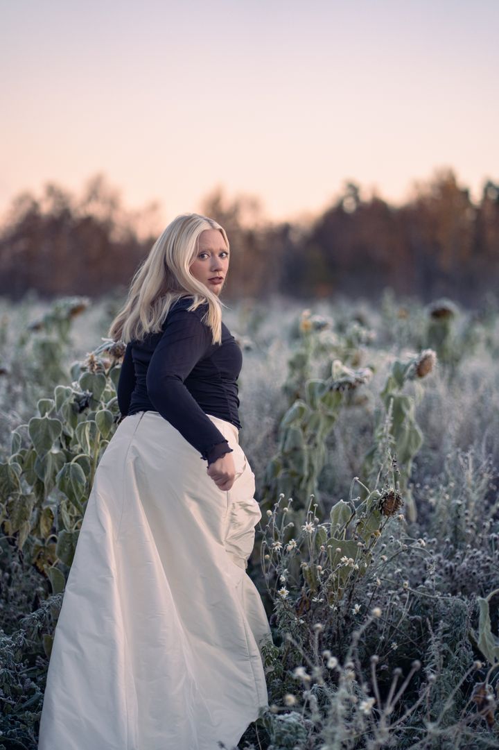 Meerikan toinen soolosingle Pakofantasioita sanoittaa rehellisesti ajassamme tunnistettavia suorituspaineita ja riittämättömyyden tunnetta. Kuva: Tiina Varjakoski