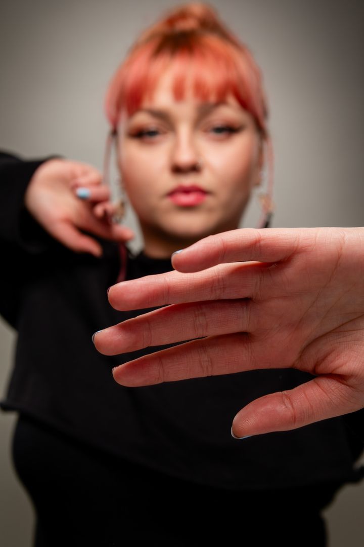 Vuosi 2026 piirtyy Raakasagan kohdalla prosessina, ei pelkkänä julkaisukalenterina – sarjana raa’an rehellisiä kappaleita, joissa ilmaistaan omaa todellisuutta pala palalta. Kuva: Niko Rakkolainen