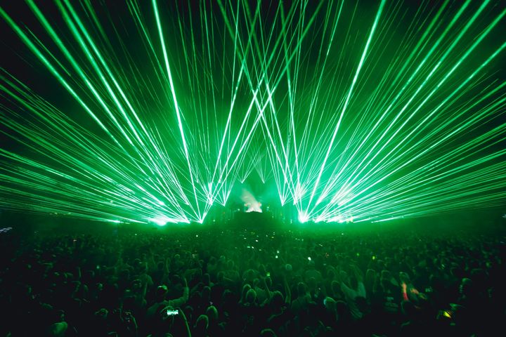 Tiëston huikea show’n ilotulitus ja laser valaisivat valaisi Espoon Vermossa.