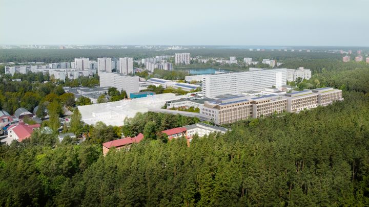 Riian itäisen yliopistosairaalan kampukselle rakennetaan uusi infektiosairaala sekä poliklinikkakeskus. A-Insinöörit on laajasti mukana sairaalan suunnittelussa. Kuva: AW2-arkkitehdit