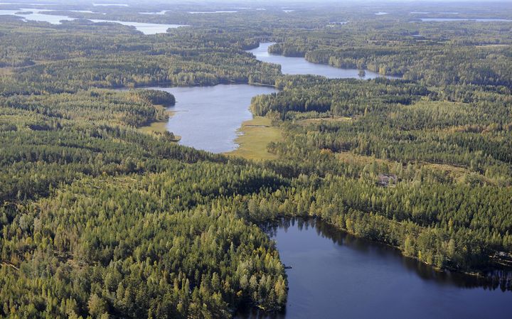 Kutilan kanava avaa uuden väylän veneilijöille Suur-Saimaalta Pien-Saimaalle. Uusi veneilyreitti lyhentää merkittävästi matkaa muun muassa Lappeenrannasta Puumalaan. Veden pumppaamisen ansiosta vedenlaatu paranee Pien-Saimaalla. Kuva: Arto Hämäläinen