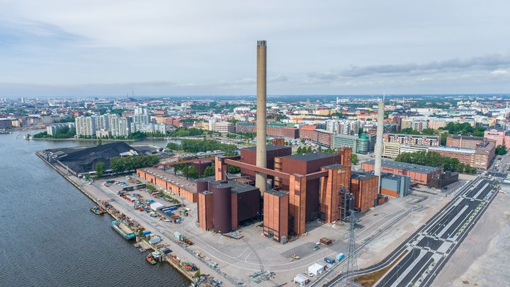 Viime vuonna kaavan saaneessa Hanasaaren energiakorttelissa sijaitsee muitakin energiantuotannon laitoksia. Kuva: iStock