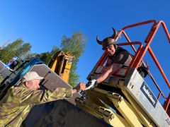 Talkoomeininkiä Rautalammilla, lamppujen korjaamista vapaaehtoisvoimin.