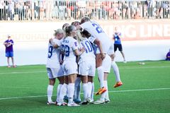 Helmarit juhli Emma Koiviston maalia perjantaina Veritas Stadionilla.