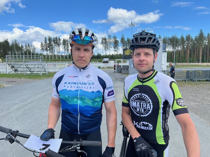 Imatran Urheilijoiden Iiro Sairanen (oik.) ja Kainuun Pyöräilijöiden Pekka Rahikainen alittivat kumpikin 2 tuntia 40 minuuttia Jaama MTB:n 68 kilometrillä.