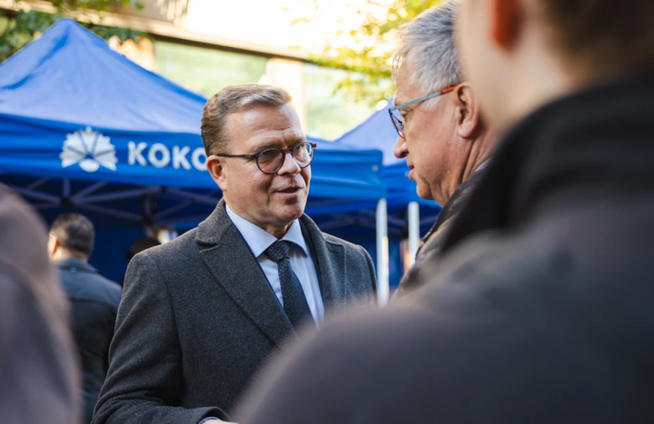 Kokoomuksen puheenjohtaja ja pääministeri Petteri Orpo tapasi asukkaita Lahdessa 1.10.2024.