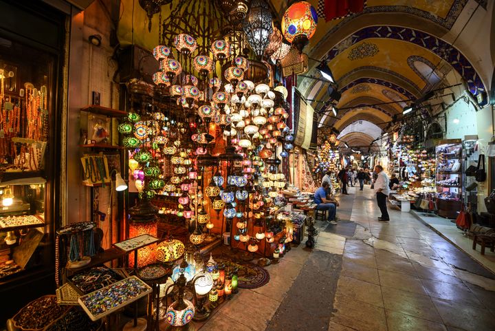 Grand Bazaar on yksi Istanbulin vilkkaimmista ja värikkäimmistä kohteista.