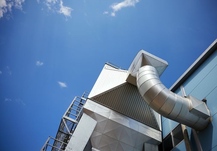 Bredvid Östervångsverket bygger Adven under 2026–27 en ny anläggning med en större värmepanna som framtidssäkrar det växande värmebehovet i ett expanderande Trelleborg. Bild: Trelleborgs Energi