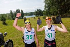 Jukka Vehviläinen ja Johanna Flinck tulivat muutaman sekunnin erolla maaliin ja voittivat miesten ja naisten yksilösarjat Norppa-reitillä.