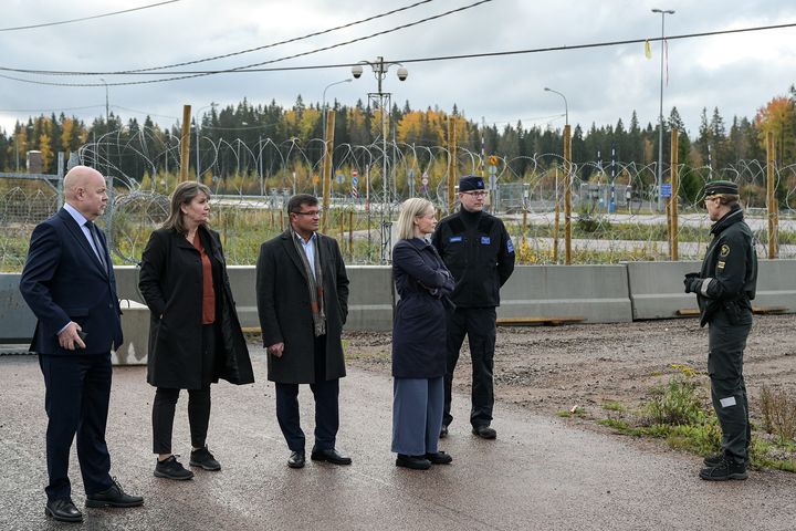 Valtiovarainministeri Riikka Purra vieraili Tullin vieraana Vaalimaan rajanylityspaikalla maanantaina 14. lokakuuta.