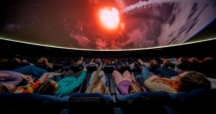 Heurekan uudistuneen planetaarion ohjelmistossa nähdään asteroidien tutkimisesta kertova Asteroid Quest -elokuva.