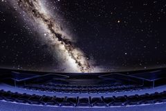 Heurekan planetaario ilman yleisöä ja kuvulla Linnunrata