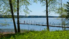 Myös aikuiset pääsevät kesällä retkille ja telttaöihin Espoon seurakuntien leirikeskuksiin. Kuvassa Hilan leirikeskuksen alue Kirkkonummella.