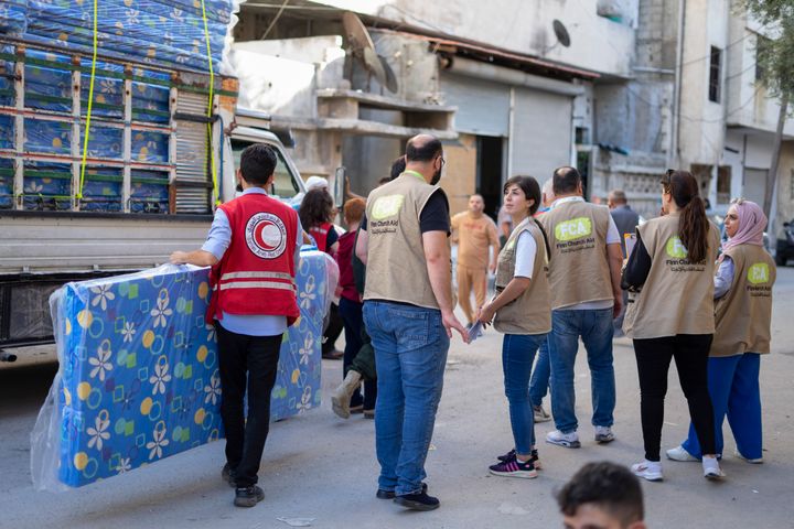 Utdelning av förnödenheter i Homs, Syrien.