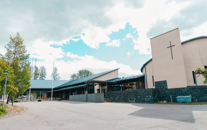 Espoon seurakuntien Hvittorpin kurssikeskus sijaitsee Kirkkonummella Vitträsk-järven rannalla.