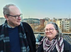 Kuvassa on vierekkäin leirin vetäjät Niko Huttunen ja Erika Kallio.