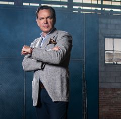 Grammy-voittaja Kurt Elling esittää yhdessä Yellowjacketsin kanssa Weather Reportin kappaleita Pori Jazzissa torstaina 17.7.2025.