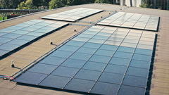 Bolt Arenan Klubipäädyn ja itäisen Lumme Energia Aurinkokatsomon katoille on asennettu yhteensä 352 aurinkopaneelia.
