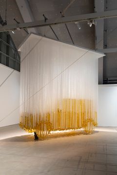 Hanna Vihriälä: G-Mersu, 2022. Ars Fennica 2025, HAM Helsingin taidemuseo 24.10.2025–29.3.2026. Kuva: HAM/Maija Toivanen.