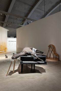Roland Perssonin teoksia näyttelyssä Ars Fennica 2025, HAM Helsingin taidemuseo 24.10.2025–29.3.2026. Kuva: HAM/Maija Toivanen.