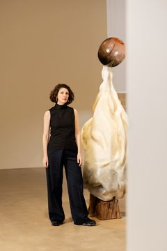 Marguerite Humeau, 2025. Kuva: HAM / Kerttu Malinen. Taiteiljan luvalla.