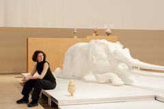 Marguerite Humeau, 2025. Kuva: HAM / Kerttu Malinen. Taiteiljan luvalla.