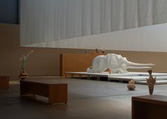 Marguerite Humeau: Soihdut. HAM Helsingin taidemuseo, 2025. © Marguerite Humeau. Kuva: Julia Andréone. Taiteilijan luvalla.