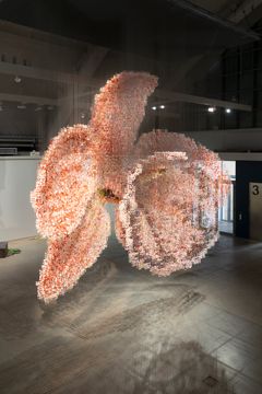 Hanna Vihriälä: Houkutus, 2025. Ars Fennica 2025, HAM Helsingin taidemuseo 24.10.2025–29.3.2026. Kuva: HAM/Maija Toivanen.