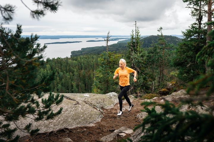 Kaisa Mäkäräinen on suunnitellut Kolin polkureiteille sijoittuvan lenkin, jonka kiertämällä juoksija kerää yli tuhat nousumetriä.