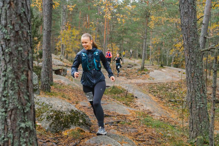 Vuoden 2024 tapahtumakalenterissa on 74 polkujuoksutapahtumaa. Vuoden 2025 tapahtumakalenteri julkaistaan vuodenvaihteessa. Kuva lokakuun puolivälin NUTS HEL -tapahtumasta, joka juostiin Helsingin Keskuspuistossa.