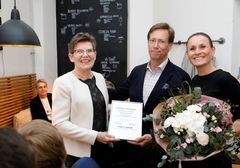 Docent Päivi Lähteenmäki, specialist in paediatrics and paediatric haematology, Mikko Pietilä, Chair of the Board of the TYKS Foundation and Minna Lukkarinen, Executive Director of TYKS Foundation.