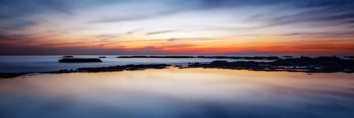 Järvimaisema auringonlaskussa.