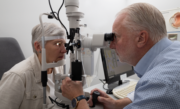 Nyt jokainen silmälasiasiakas voi aloittaa palvelupolkunsa optikolta – riippumatta aiemmista silmäleikkauksista, silmien terveystilanteesta tai iästä.